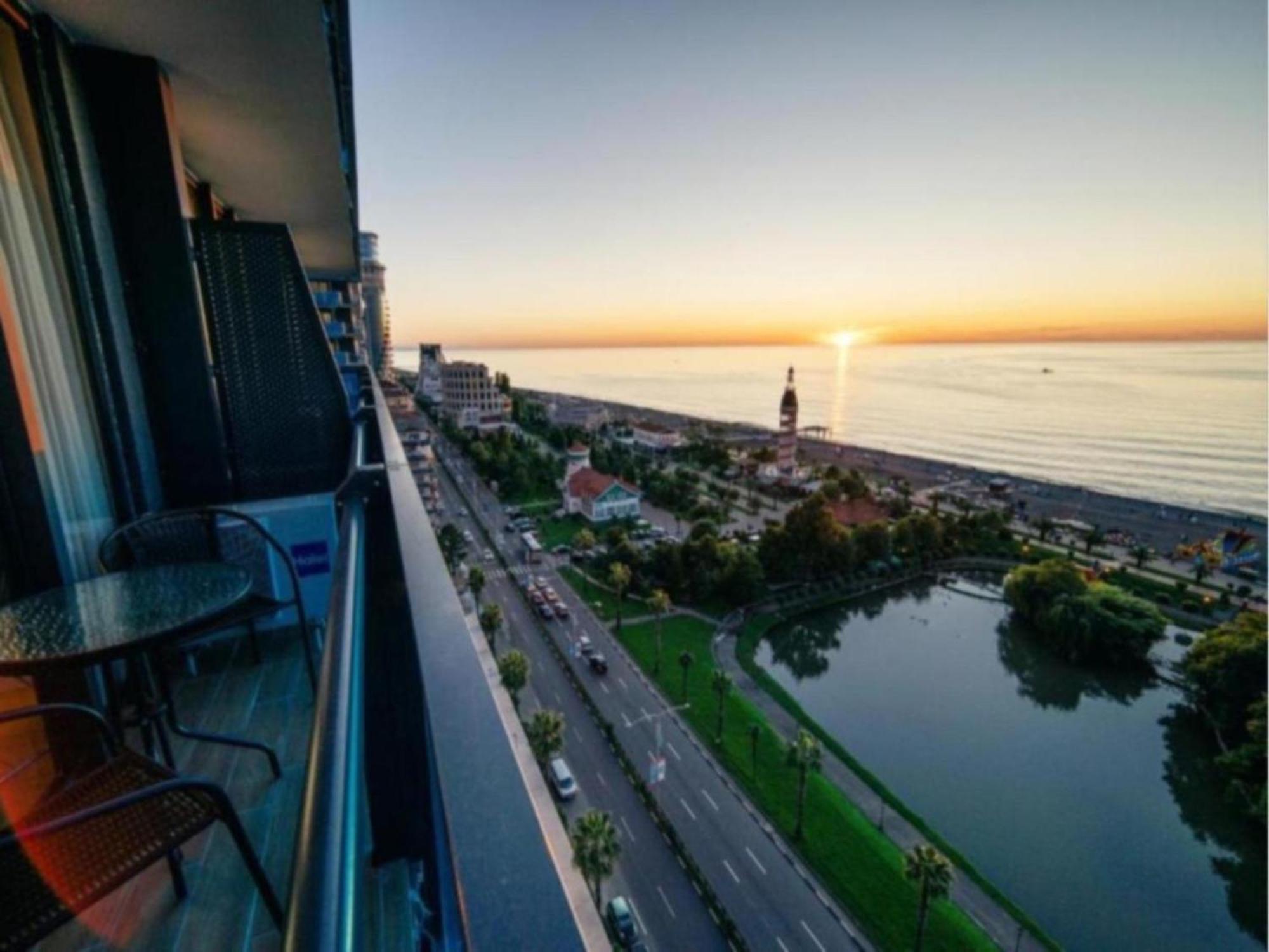 Sea View Orbi City Aparthotel Batumi Exteriör bild