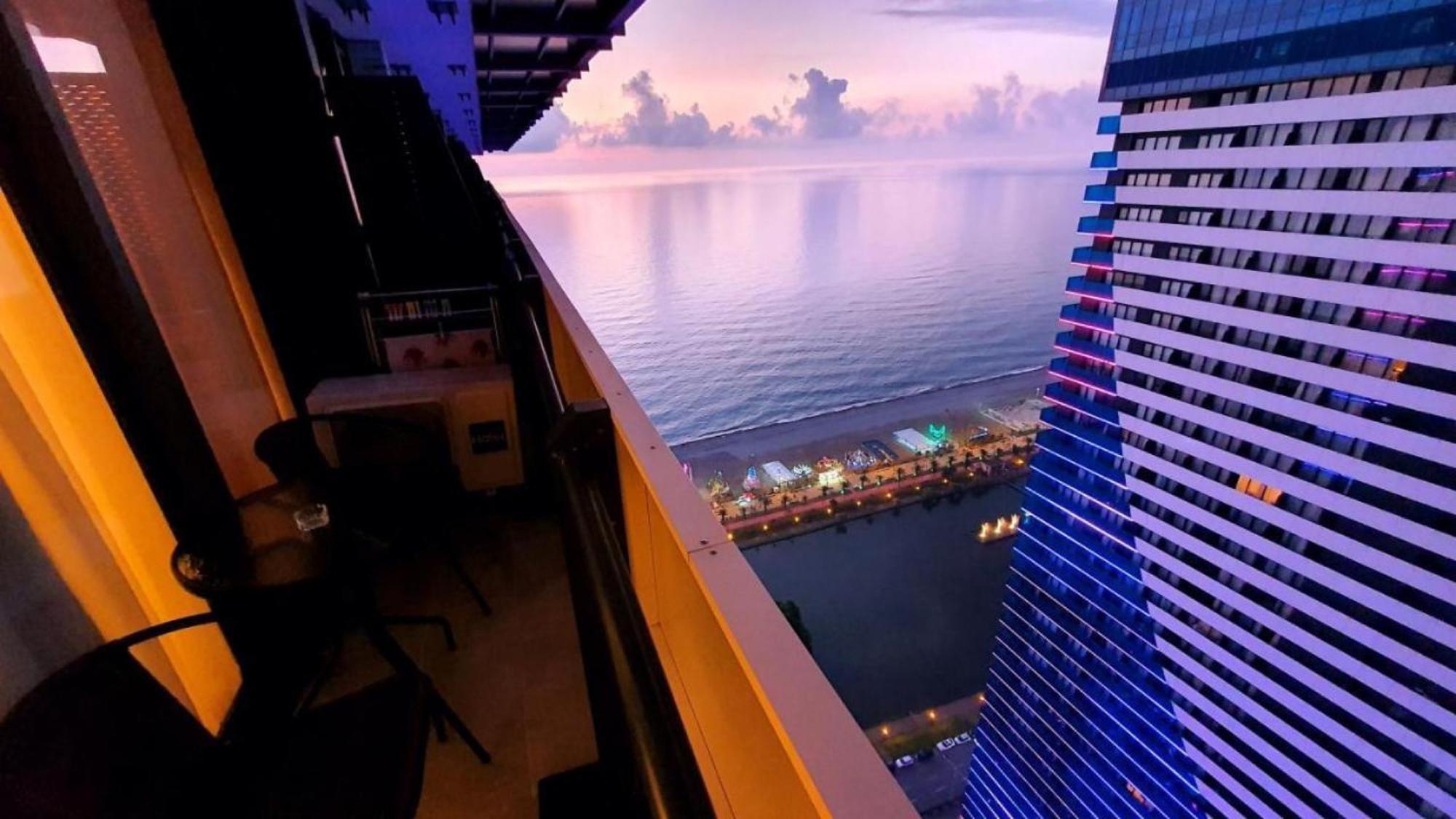 Sea View Orbi City Aparthotel Batumi Exteriör bild